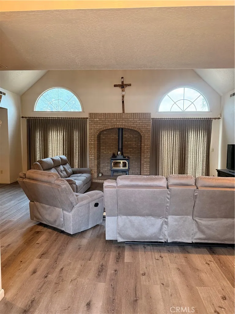 4985 Owens Creek Catheys Valley, CA 95306