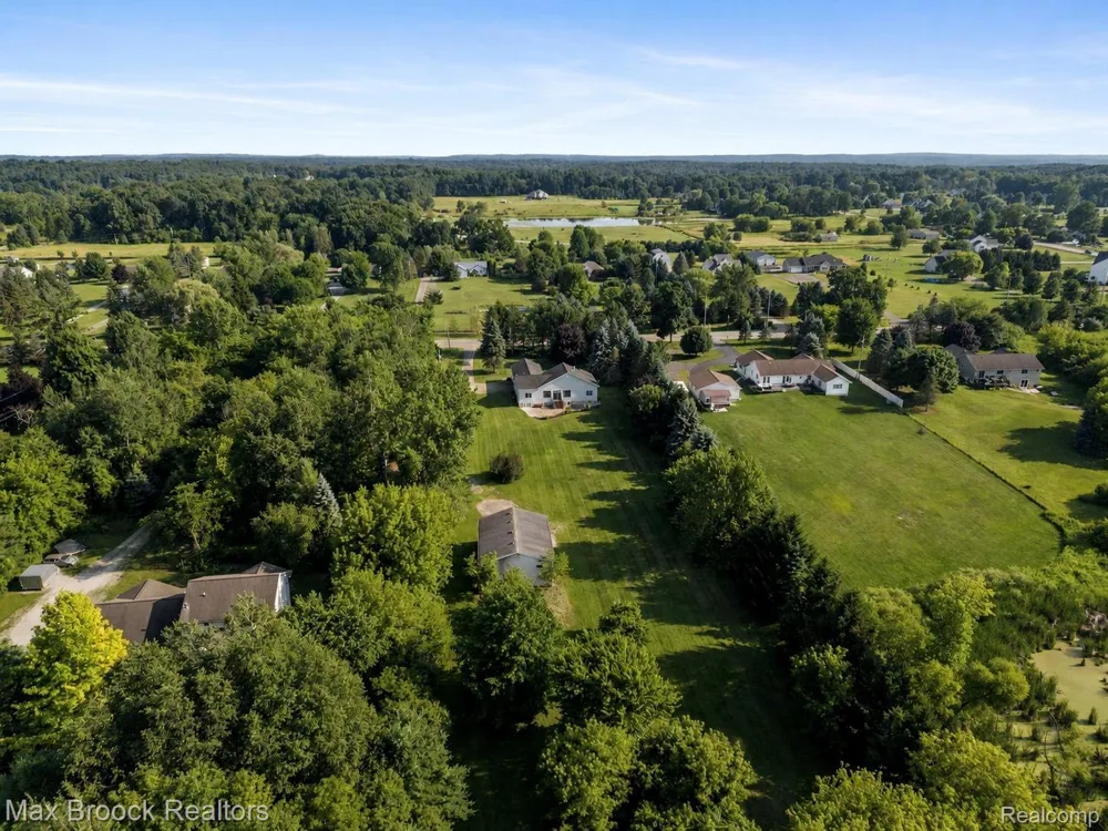 2165 Oakwood Road Brandon Charter Township, MI 48462