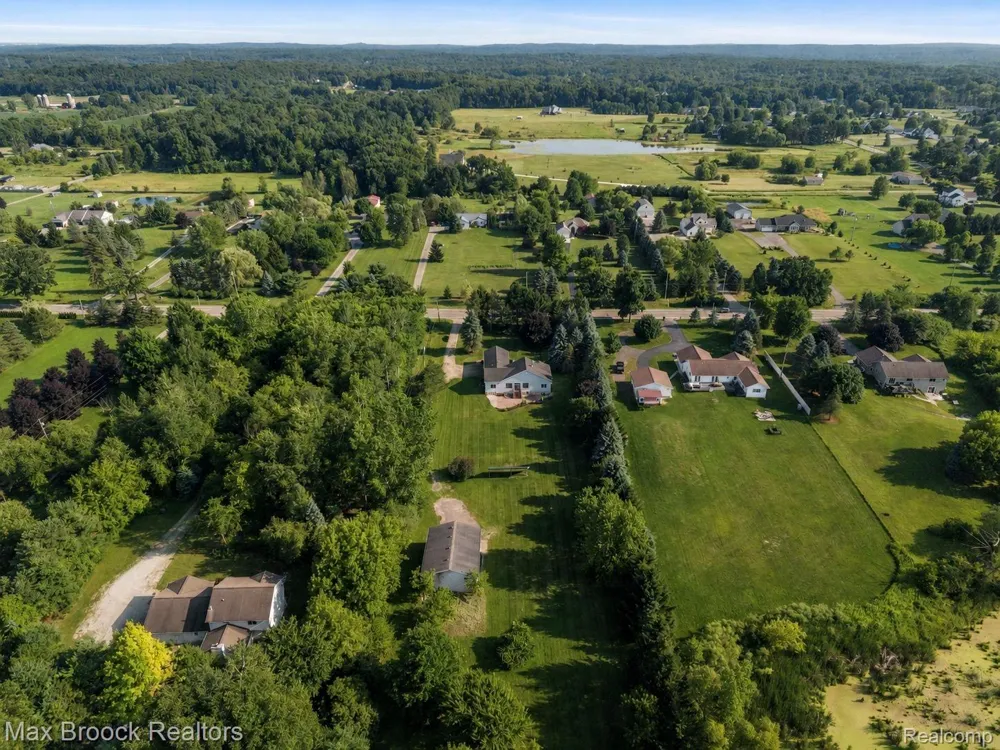 2165 Oakwood Road Brandon Charter Township, MI 48462