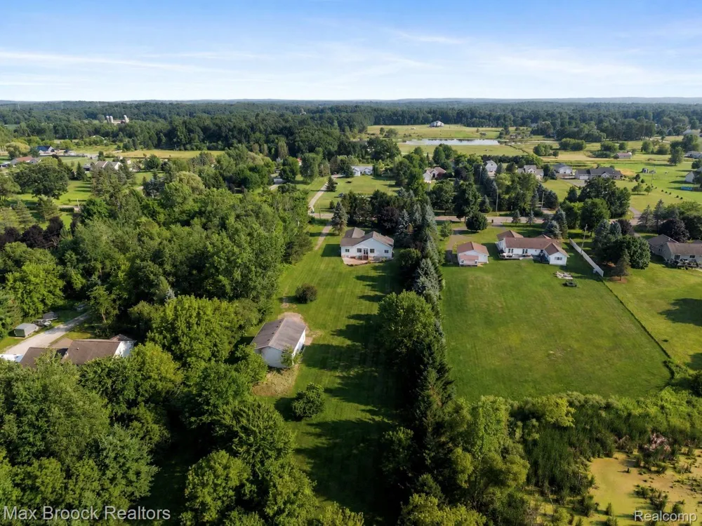 2165 Oakwood Road Brandon Charter Township, MI 48462