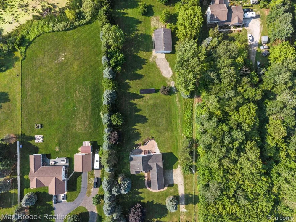 2165 Oakwood Road Brandon Charter Township, MI 48462