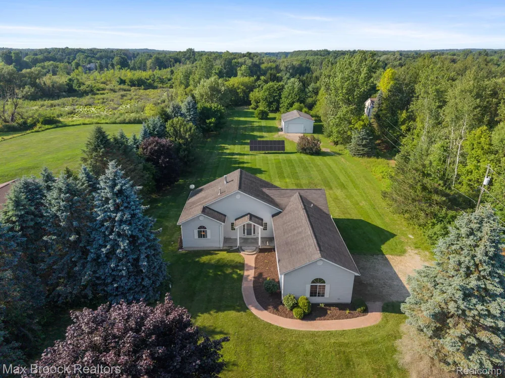 2165 Oakwood Road Brandon Charter Township, MI 48462