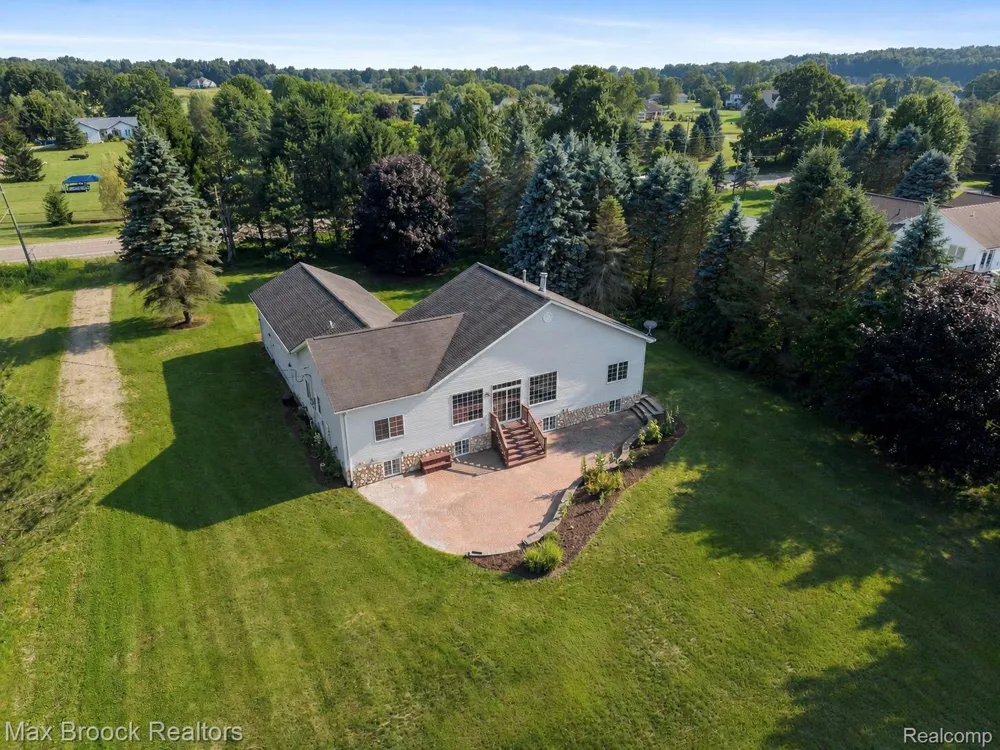2165 Oakwood Road Brandon Charter Township, MI 48462