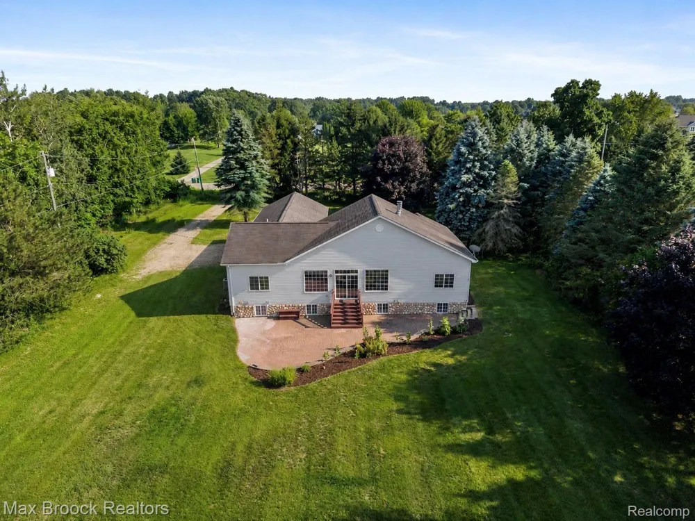 2165 Oakwood Road Brandon Charter Township, MI 48462
