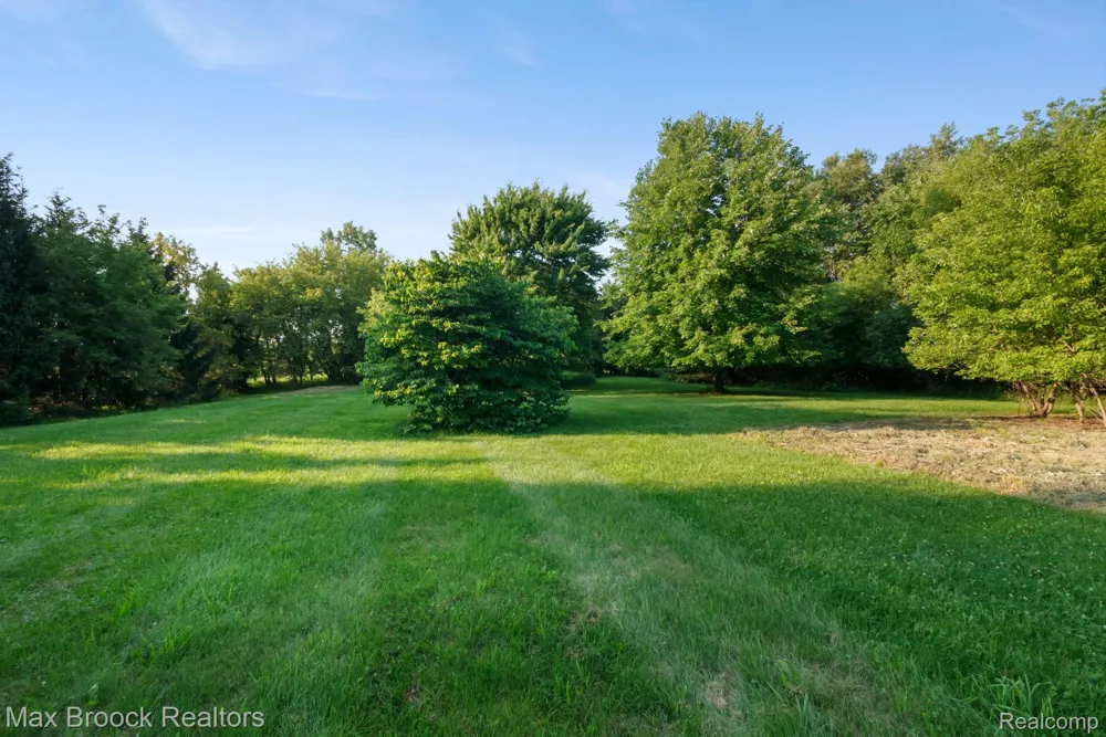 2165 Oakwood Road Brandon Charter Township, MI 48462