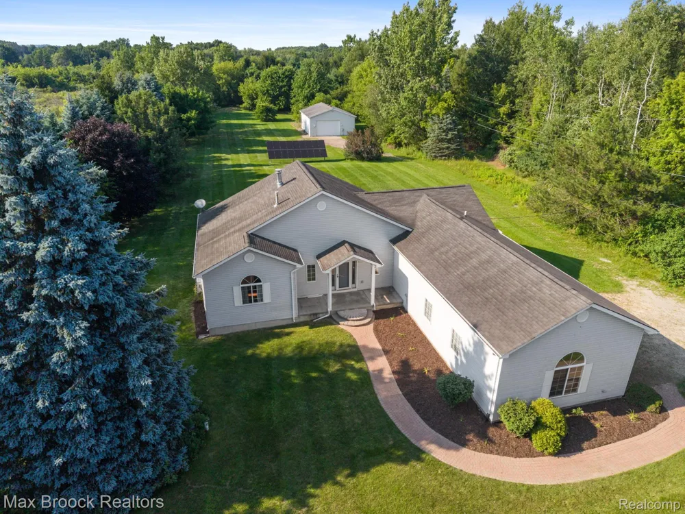 2165 Oakwood Road Brandon Charter Township, MI 48462