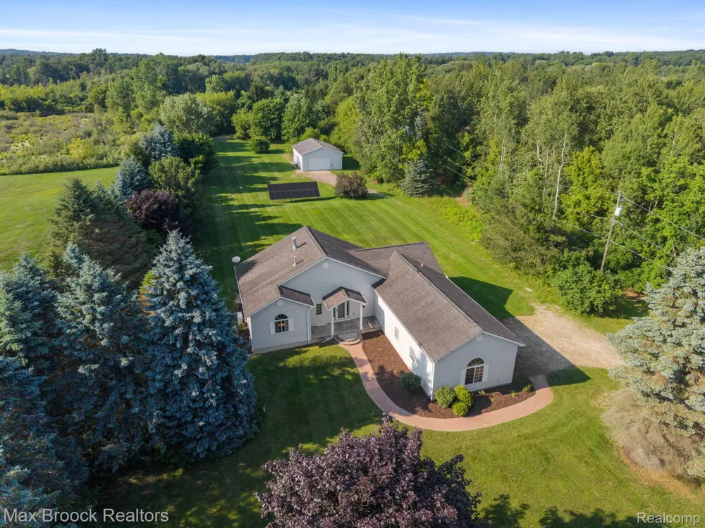 2165 Oakwood Road Brandon Charter Township, MI 48462