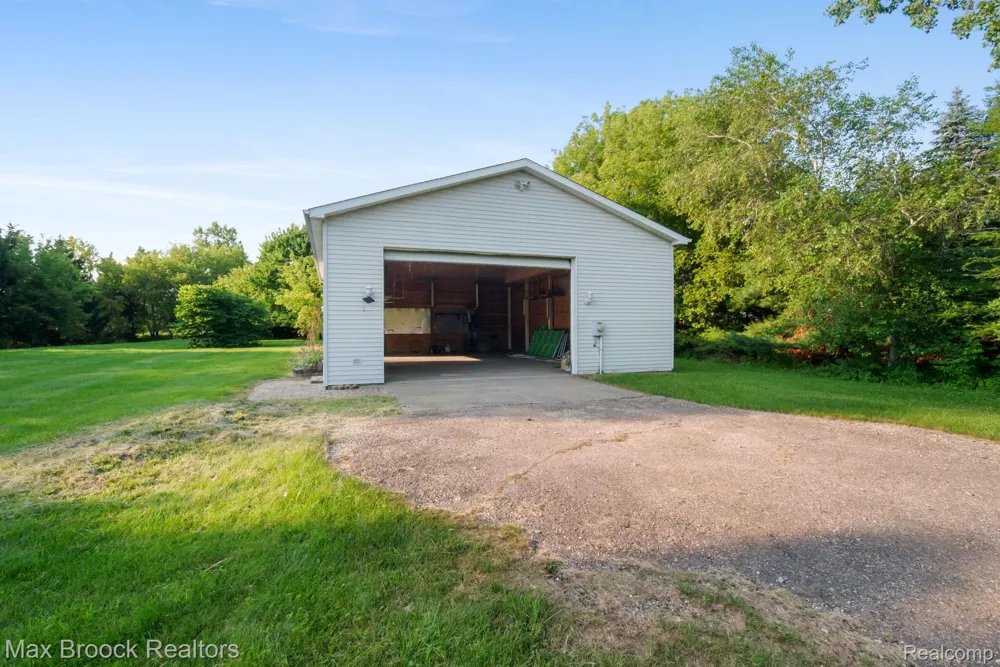 2165 Oakwood Road Brandon Charter Township, MI 48462