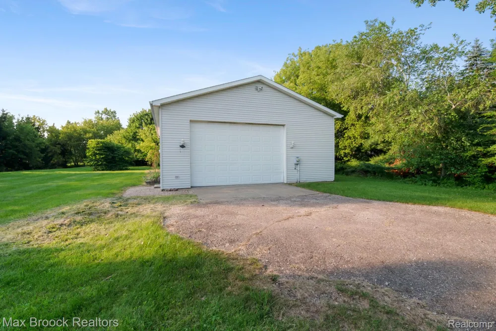 2165 Oakwood Road Brandon Charter Township, MI 48462