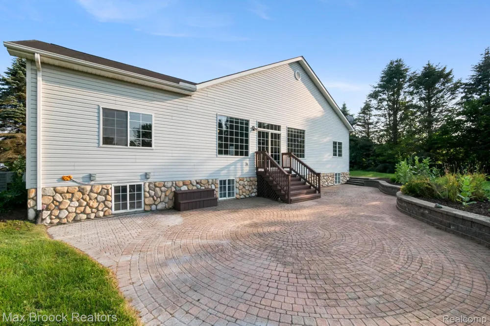 2165 Oakwood Road Brandon Charter Township, MI 48462