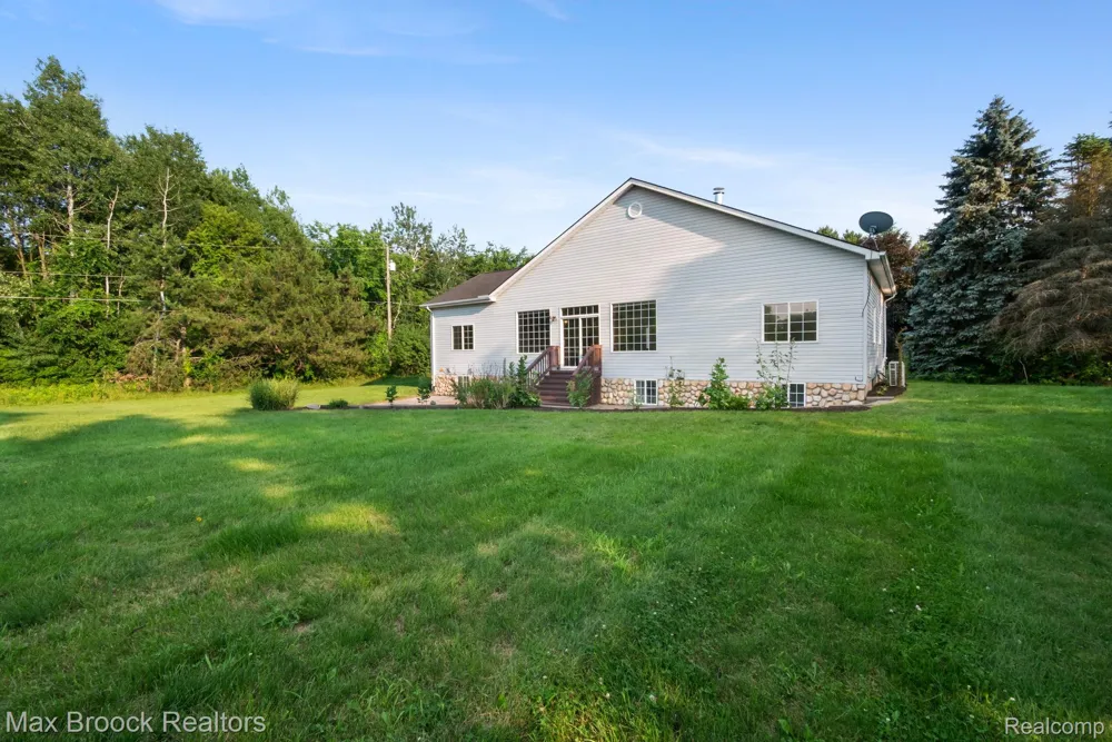 2165 Oakwood Road Brandon Charter Township, MI 48462