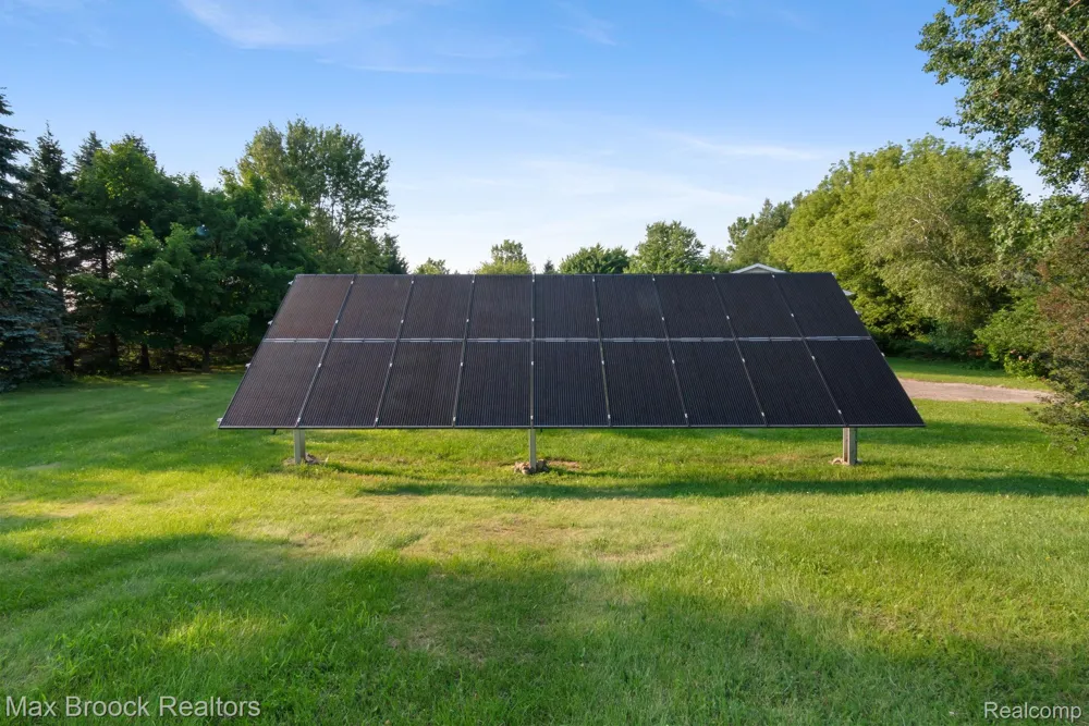 2165 Oakwood Road Brandon Charter Township, MI 48462