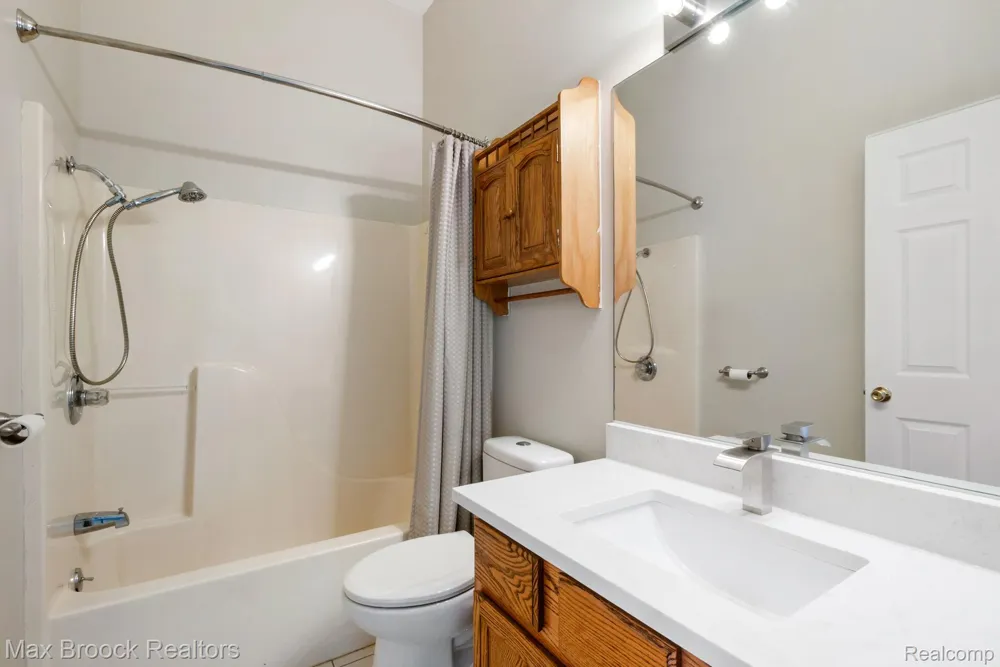 2165 Oakwood Road Brandon Charter Township, MI 48462
