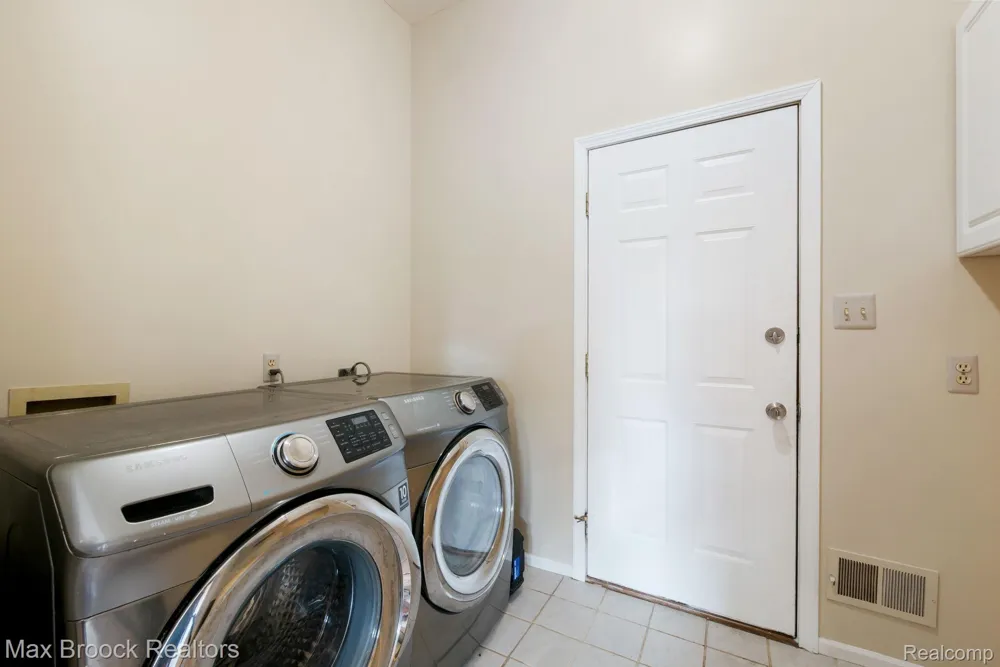 2165 Oakwood Road Brandon Charter Township, MI 48462