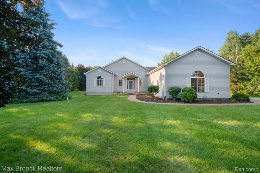 2165 Oakwood Road Brandon Charter Township, MI 48462
