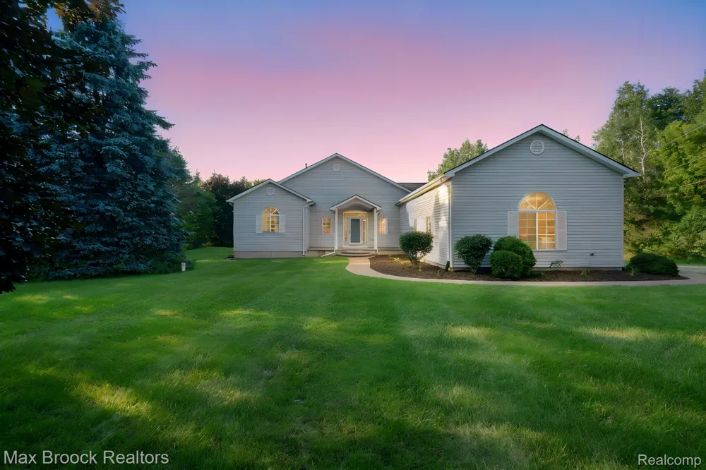 2165 Oakwood Road Brandon Charter Township, MI 48462