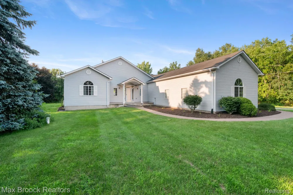 2165 Oakwood Road Brandon Charter Township, MI 48462