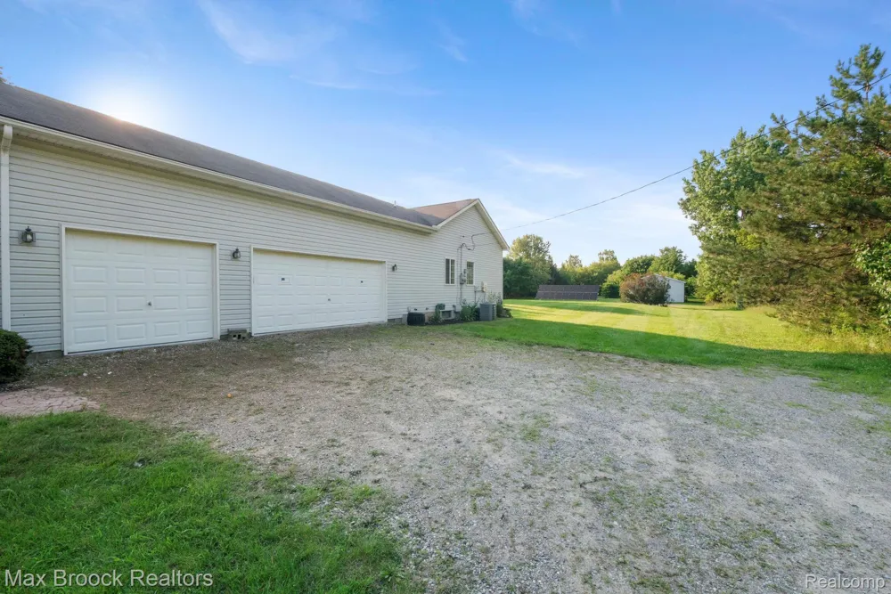 2165 Oakwood Road Brandon Charter Township, MI 48462