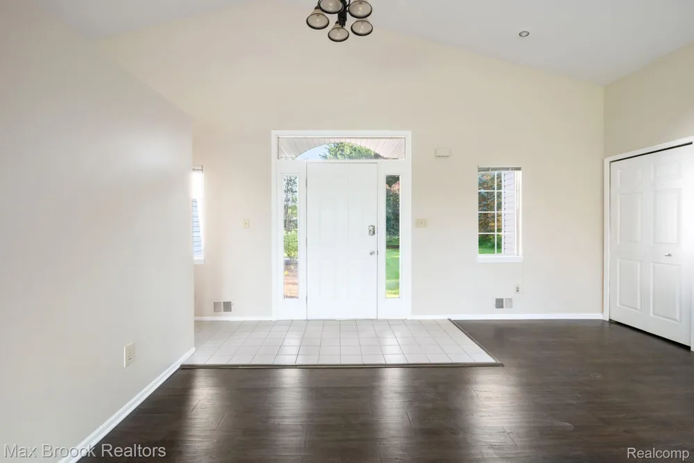 2165 Oakwood Road Brandon Charter Township, MI 48462