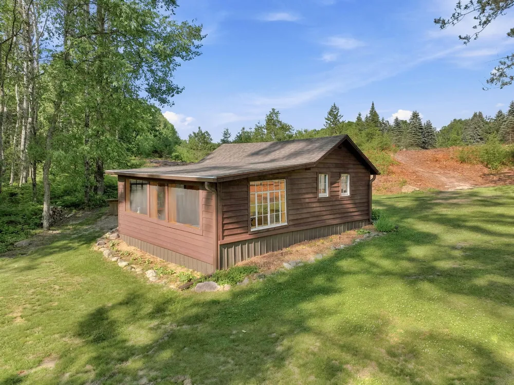 23581 210th Avenue Burdell Township, MI 49688
