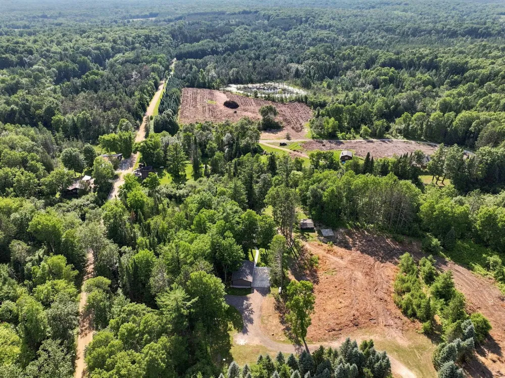 23581 210th Avenue Burdell Township, MI 49688