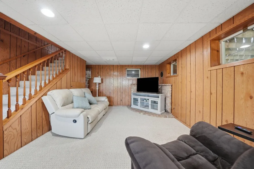23581 210th Avenue Burdell Township, MI 49688