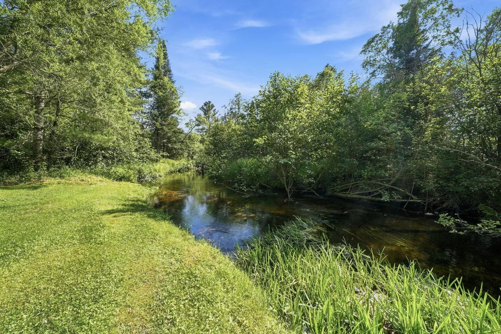 23581 210th Avenue Burdell Township, MI 49688