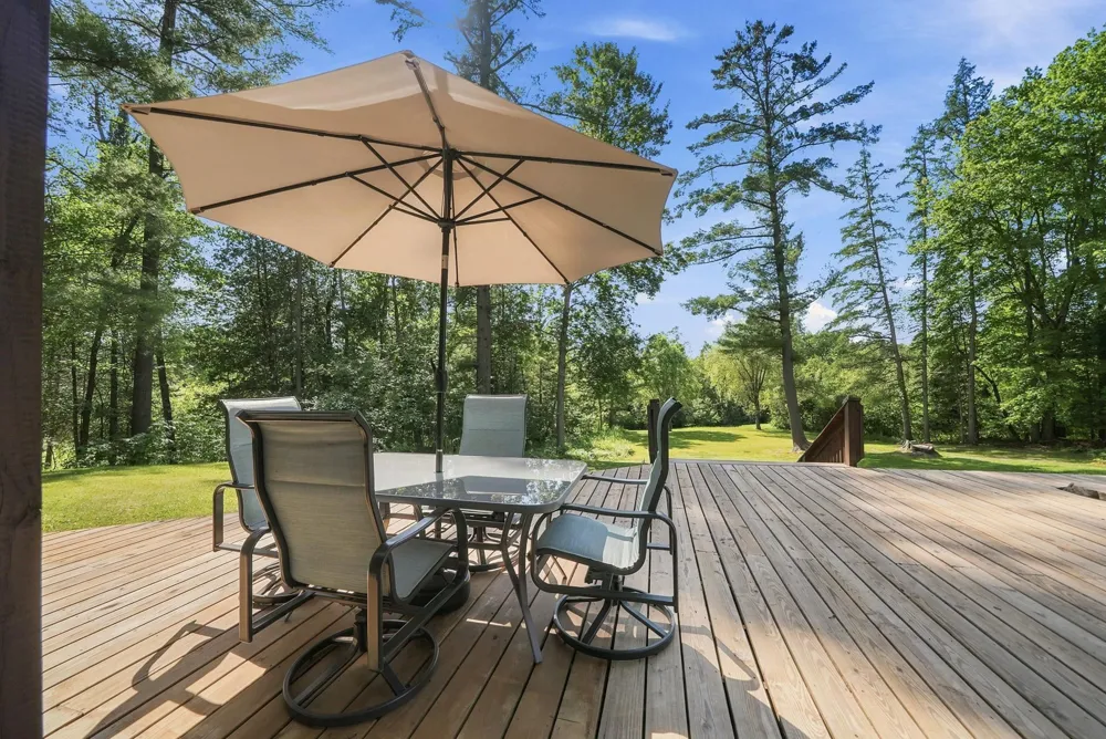 23581 210th Avenue Burdell Township, MI 49688