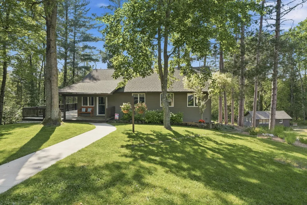 23581 210th Avenue Burdell Township, MI 49688