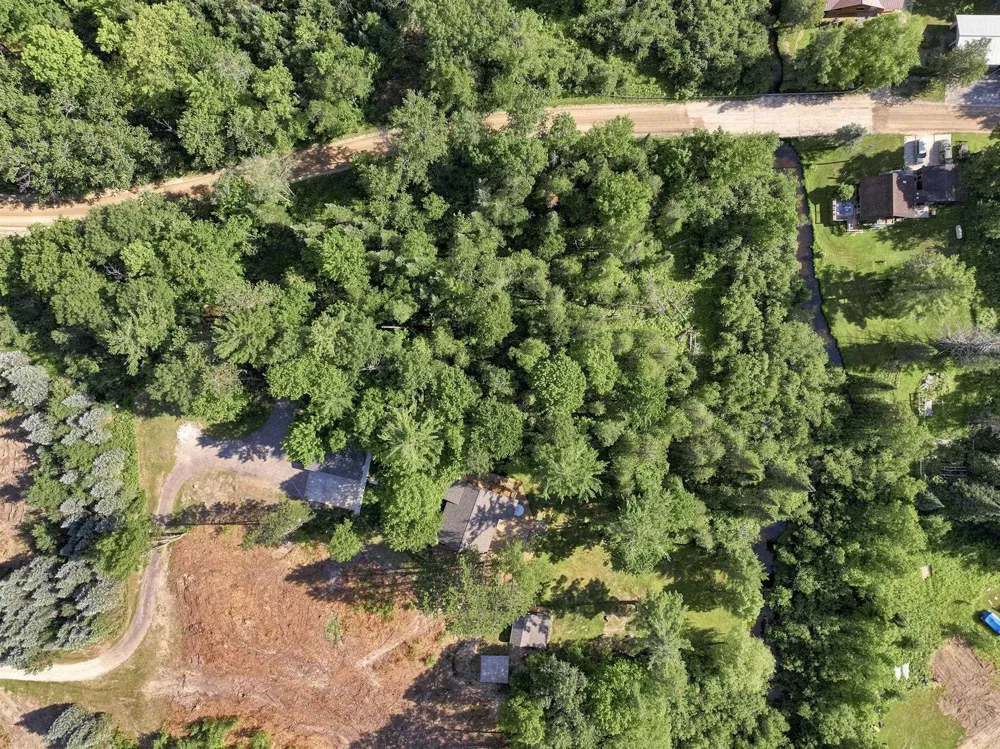 23581 210th Avenue Burdell Township, MI 49688