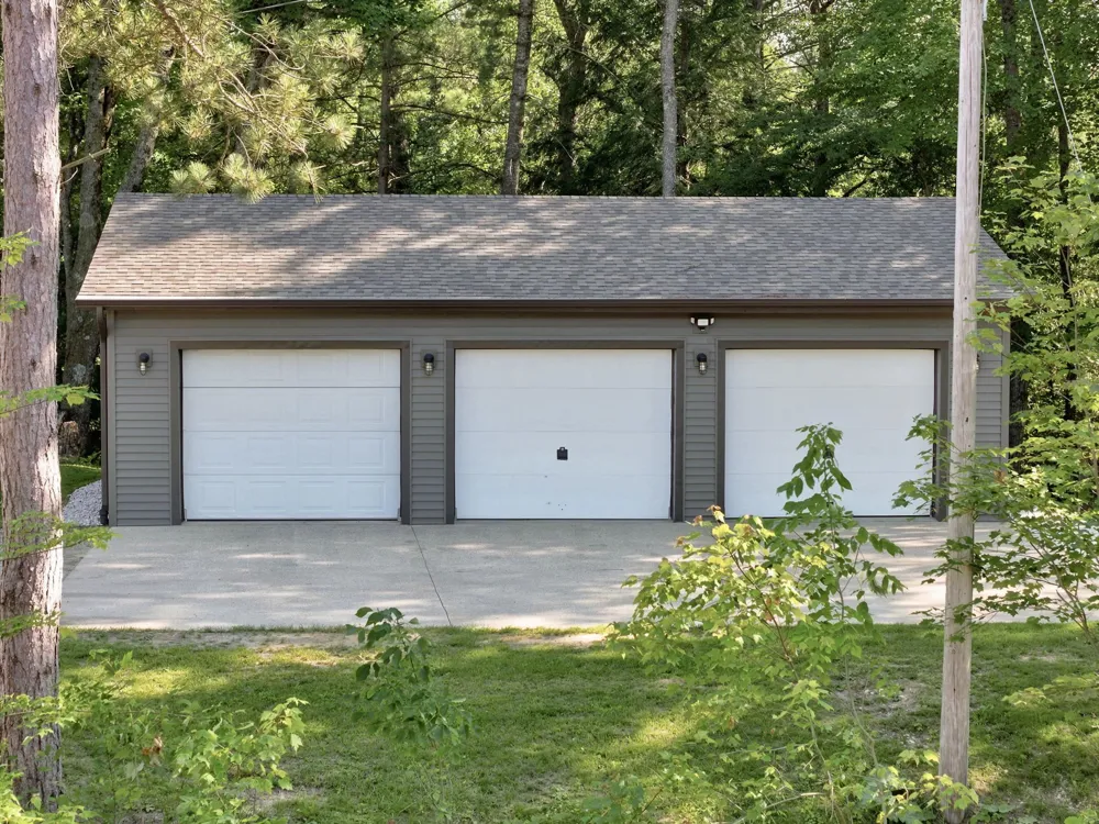 23581 210th Avenue Burdell Township, MI 49688