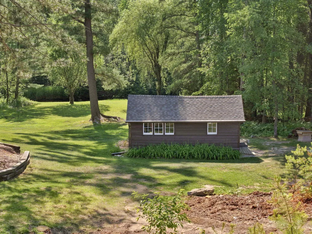 23581 210th Avenue Burdell Township, MI 49688