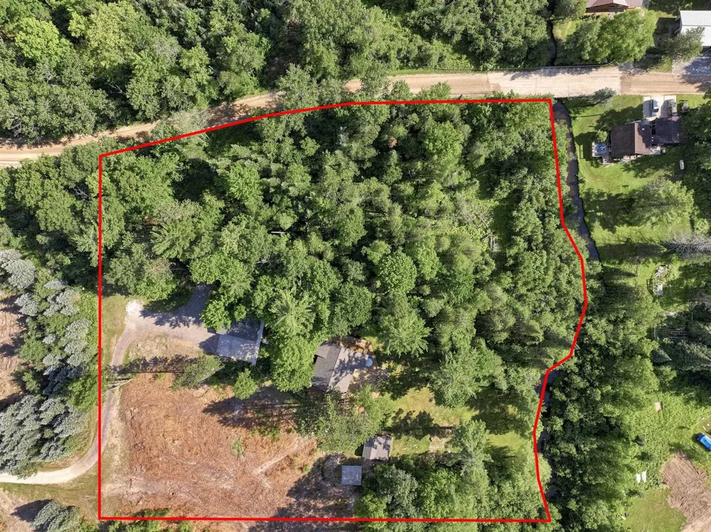 23581 210th Avenue Burdell Township, MI 49688