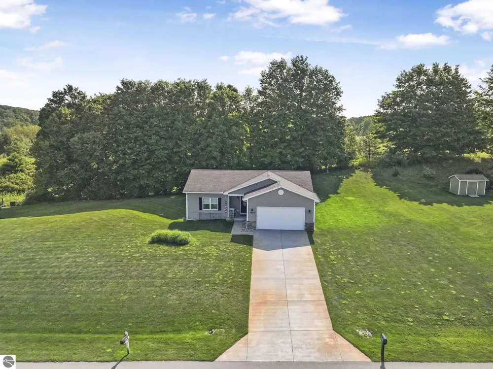 4592 Fairway Drive Long Lake Township, MI 49685