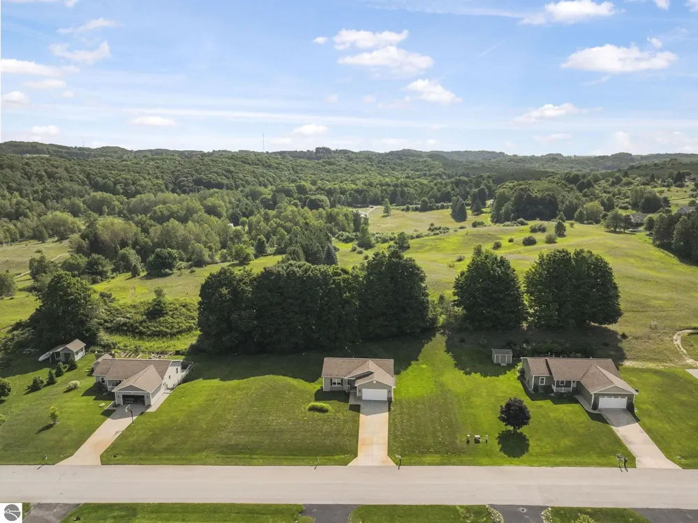 4592 Fairway Drive Long Lake Township, MI 49685