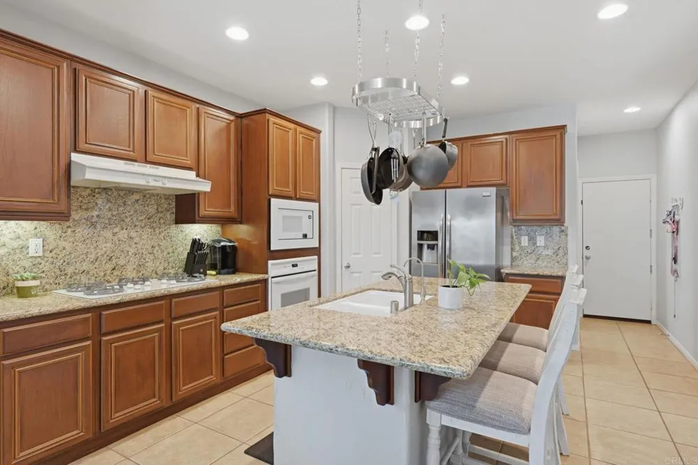 41645 Cypress Point Way Temecula, CA 92591