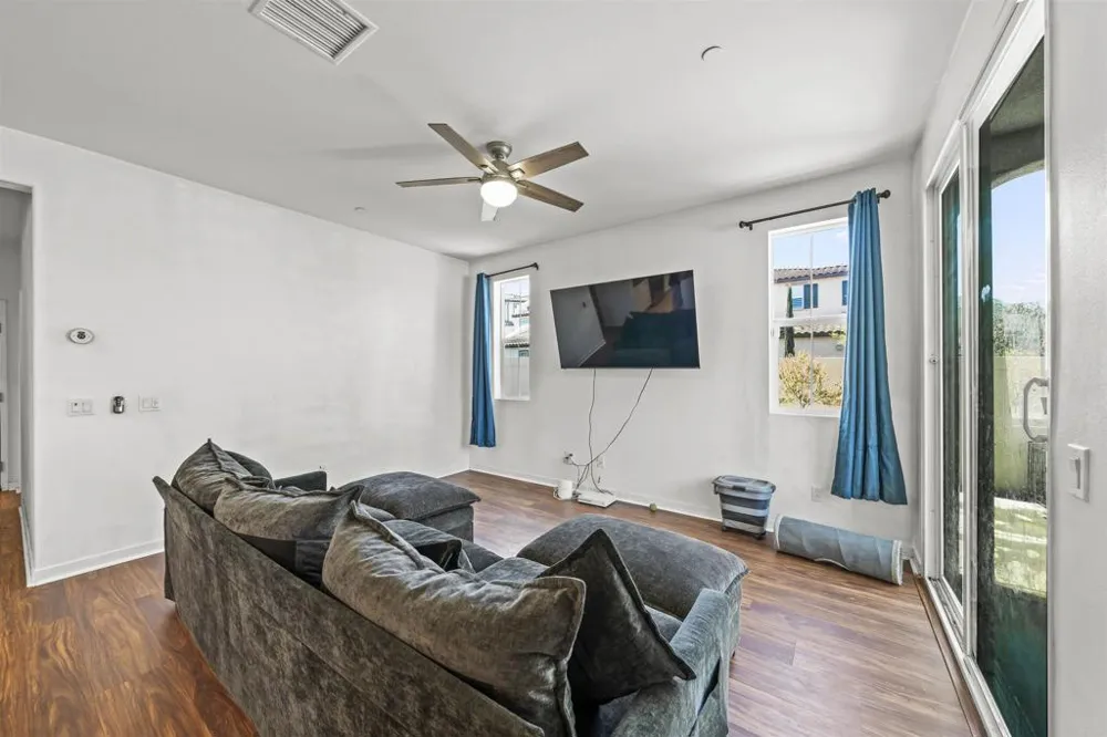 45477 Calle Cirros Temecula, CA 92592