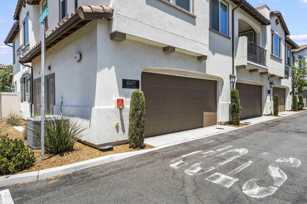 45477 Calle Cirros Temecula, CA 92592