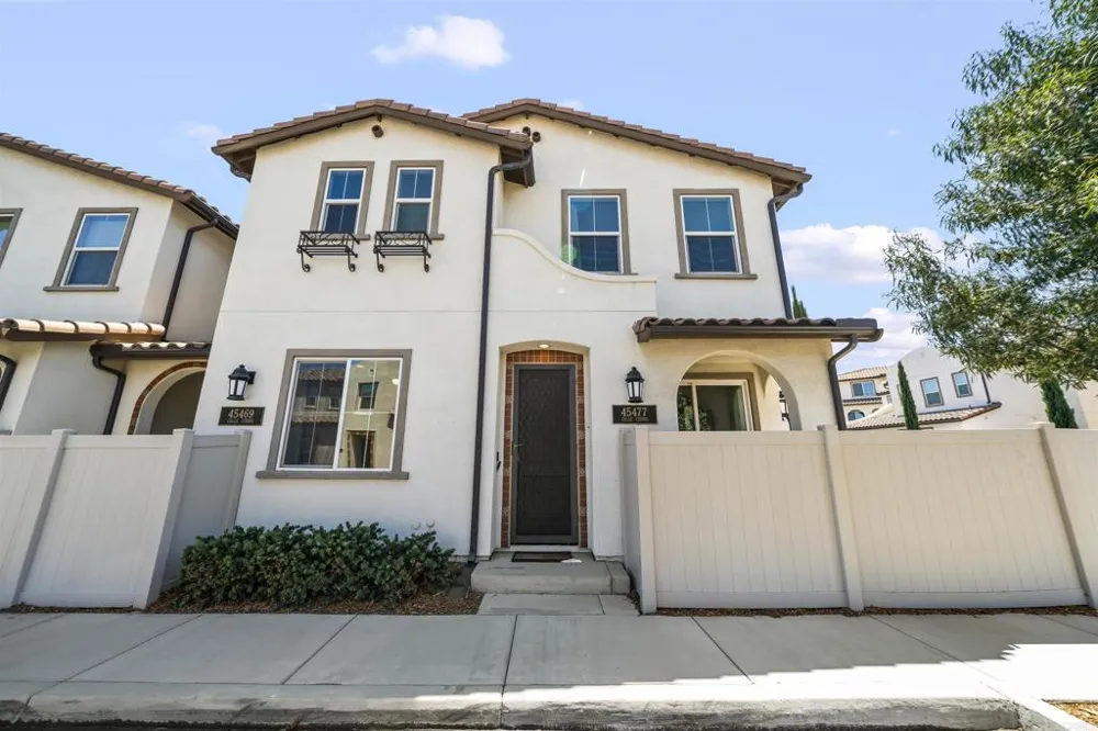 45477 Calle Cirros Temecula, CA 92592