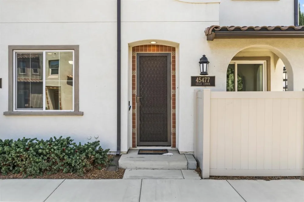 45477 Calle Cirros Temecula, CA 92592