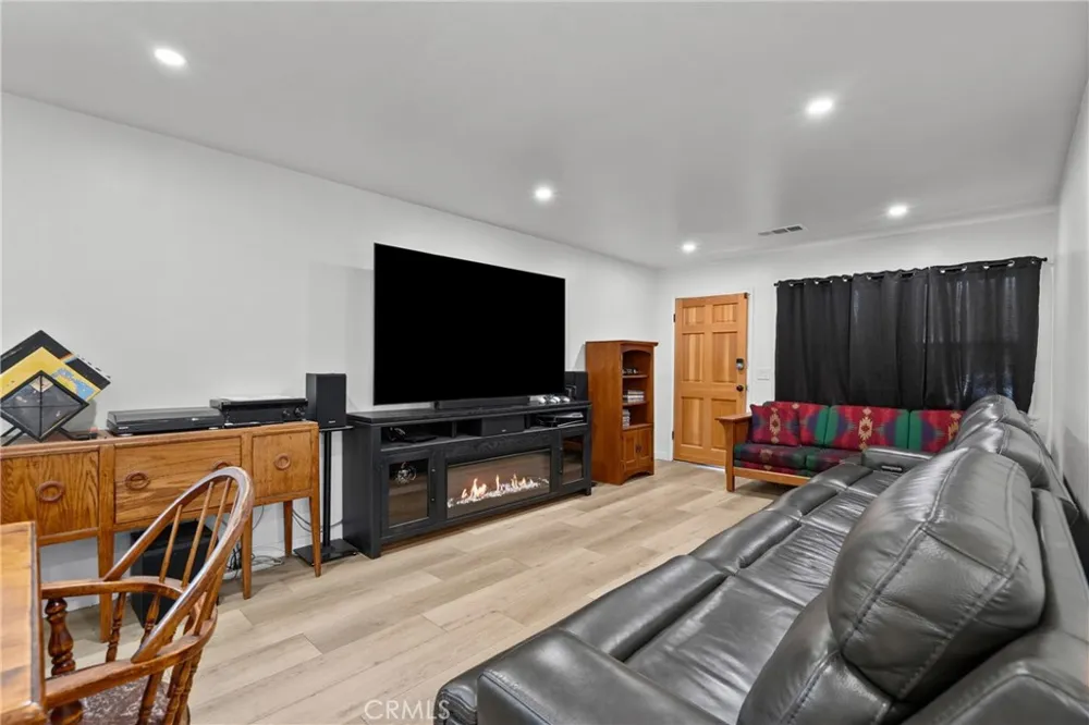 13832 Filmore Street Pacoima, CA 91331