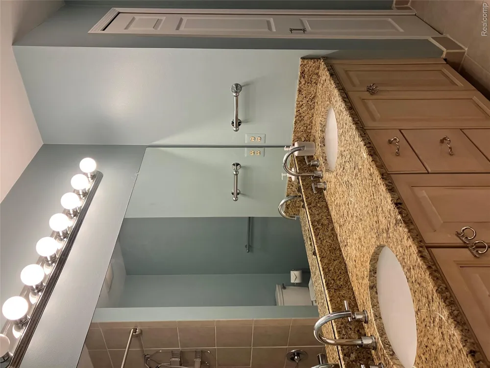 1815 Twin Lakes Boulevard Oxford Charter Township, MI 48371