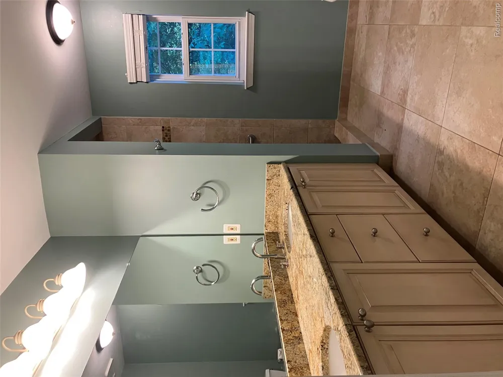 1815 Twin Lakes Boulevard Oxford Charter Township, MI 48371