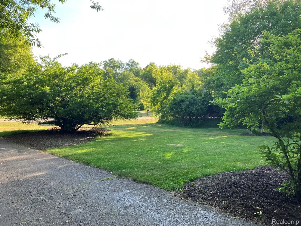 1815 Twin Lakes Boulevard Oxford Charter Township, MI 48371