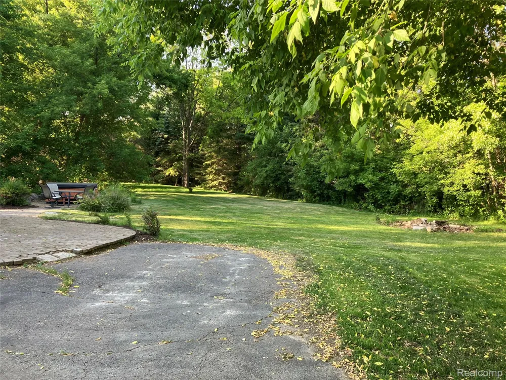1815 Twin Lakes Boulevard Oxford Charter Township, MI 48371