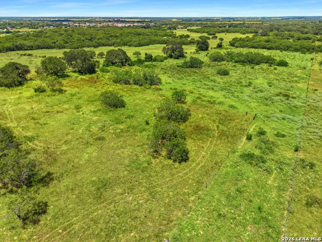 802 Wolf La Vernia, TX 78121