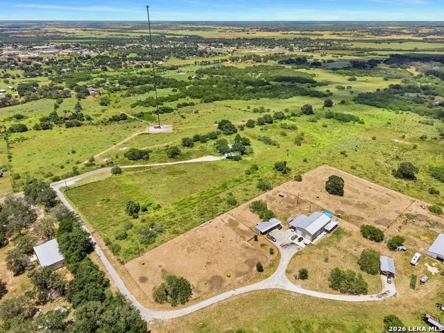 802 Wolf La Vernia, TX 78121