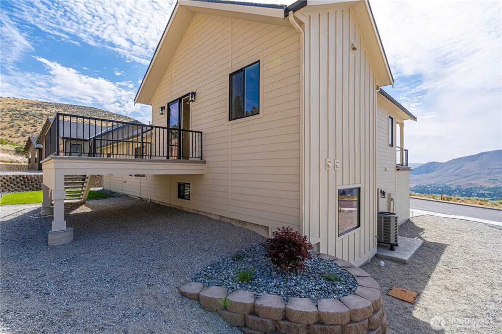 926 Long Drive Chelan, WA 98816