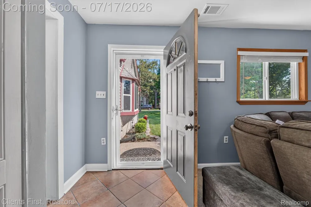 36852 Chase Street Romulus City, MI 48174