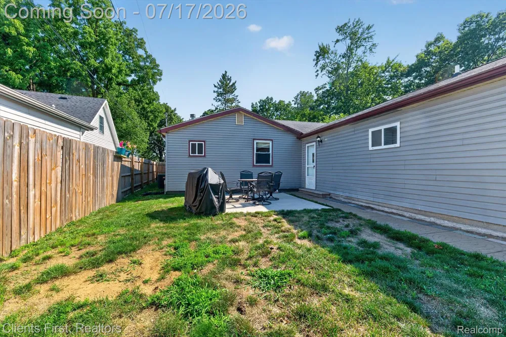 36852 Chase Street Romulus City, MI 48174
